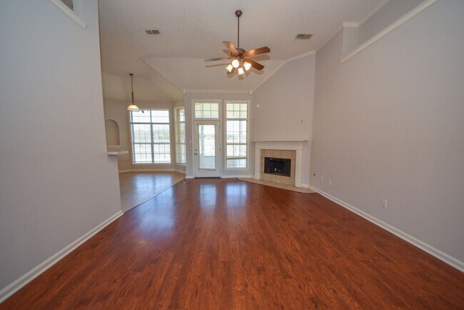 Building Photo - Great 3 bed, 2 bath home in Cordova with wonderful curb appeal.