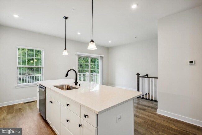 Building Photo - 19753 Grn Vlg Dr