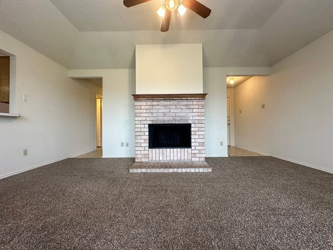 Building Photo - Duplex