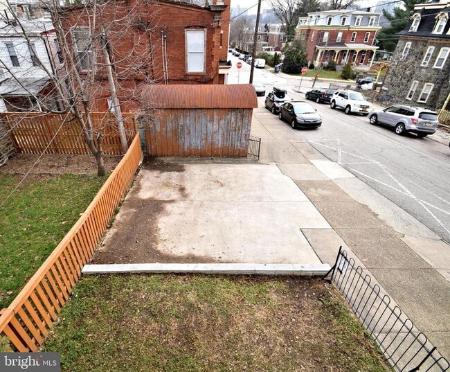 Building Photo - 140 Kalos St