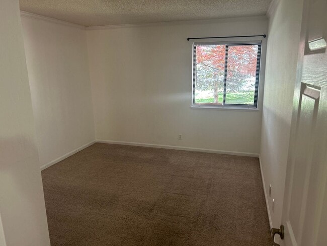 Building Photo - Lakeside Plaza Condo