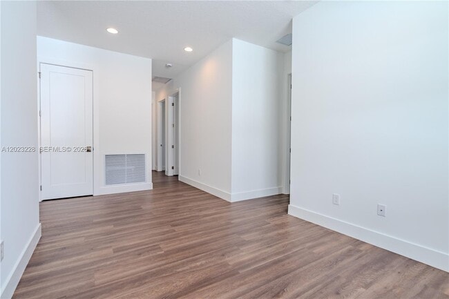 Building Photo - 1427 SW 23rd St