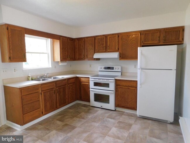 Building Photo - 1030 Bridle Ct