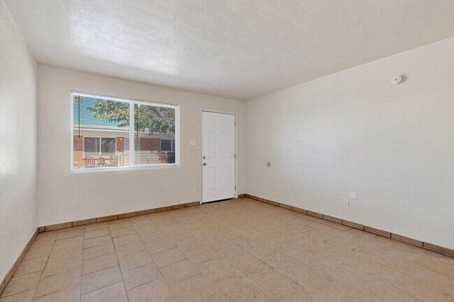 Building Photo - 540 Cardenas Dr SE
