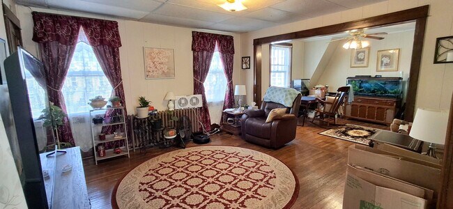 Primary Photo - 164 W High St