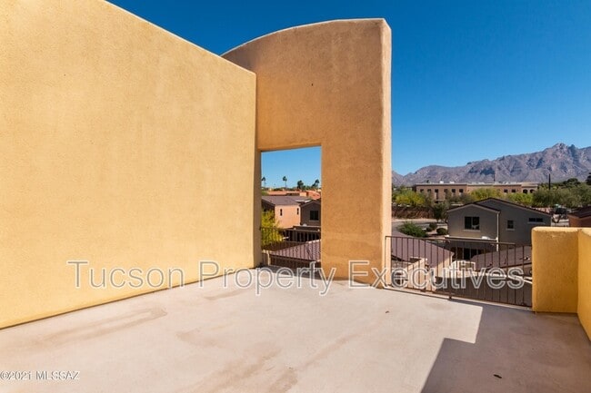 Building Photo - 2442 E Emerald Moon Dr