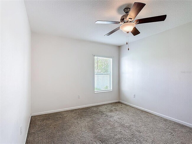 Building Photo - 450 Taft Dr