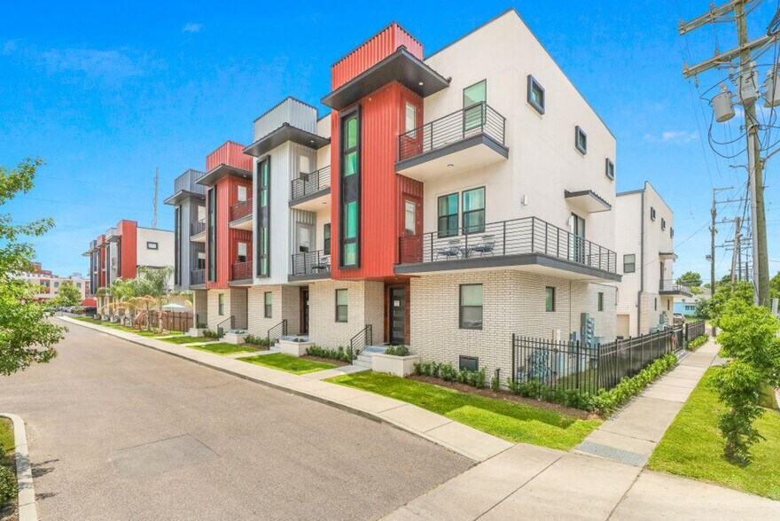 Building Photo - 3725 Bienville St