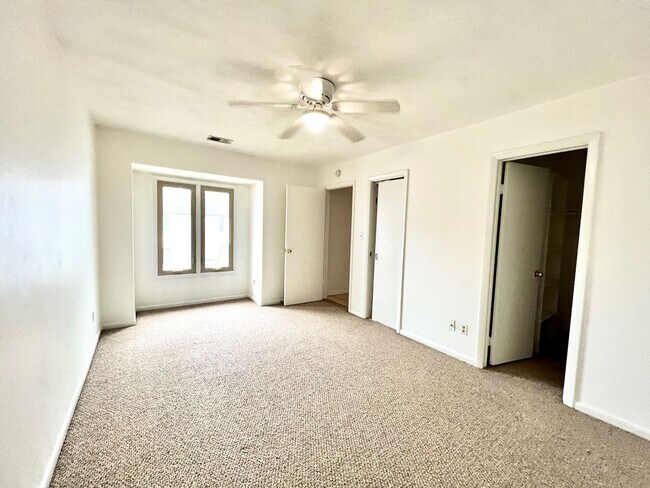 Building Photo - 622 Pinewood Dr