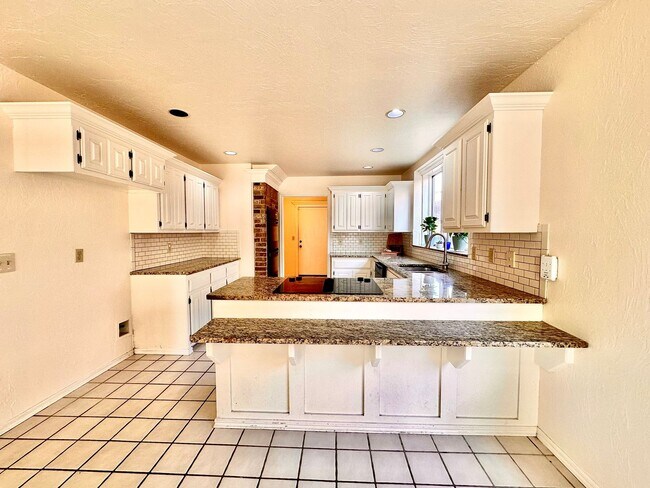 Building Photo - Spacious 4 Bed in Deer Creek - Move in Deposit-Free!(If Qualified)