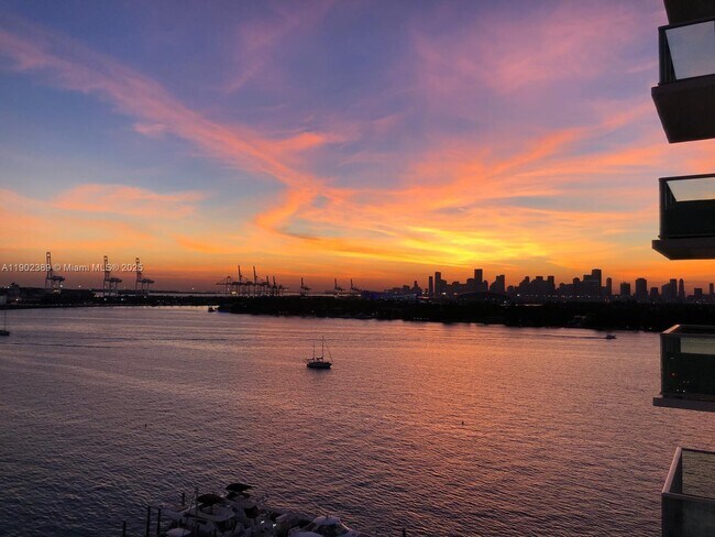 Primary Photo - 1000 West Ave