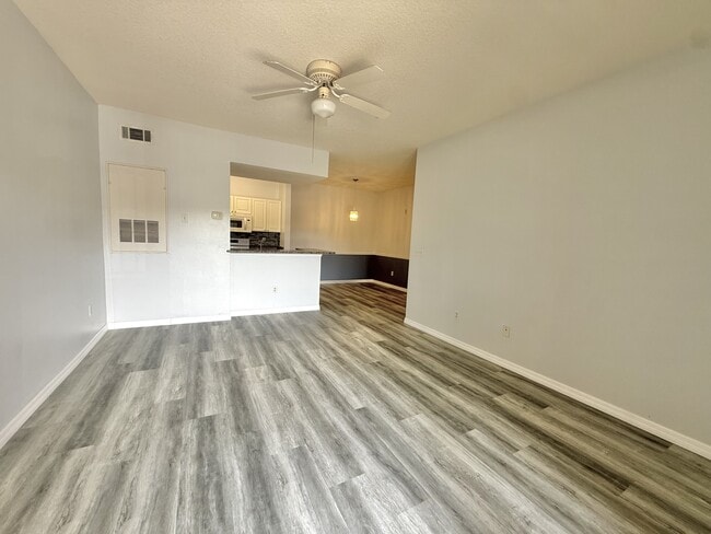 Building Photo - 14226 Fredricksburg Dr