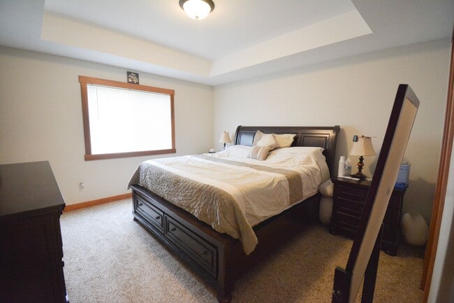 Building Photo - Spacious 4-Bedroom Home with Scenic Views ...