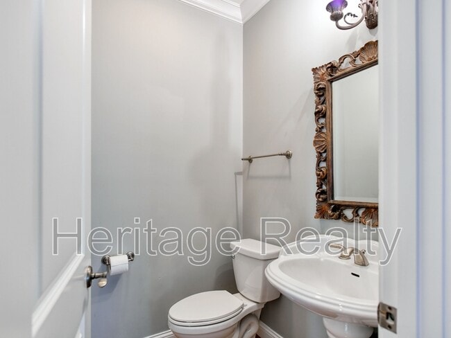 Building Photo - 1856 Greywell Rd