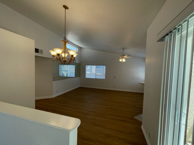 Building Photo - Beautiful 2 bedroom/2 bath end unit condo ...
