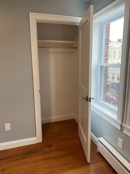 Building Photo - 34 Chelsea Ter