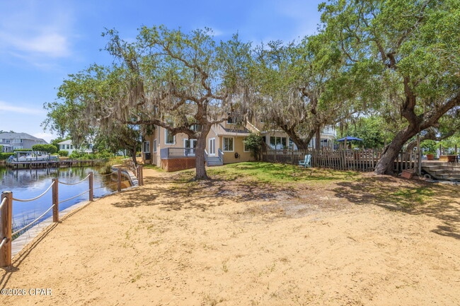 Building Photo - 2718 Country Club Dr