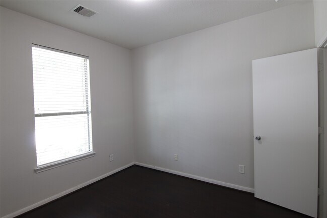 Building Photo - 9431 Black Tooth Way
