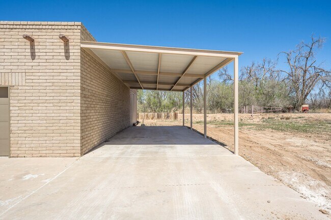 Building Photo - 1032 Carver Rd