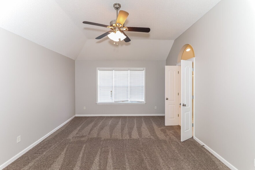 Building Photo - 13102 Braybourne Pl
