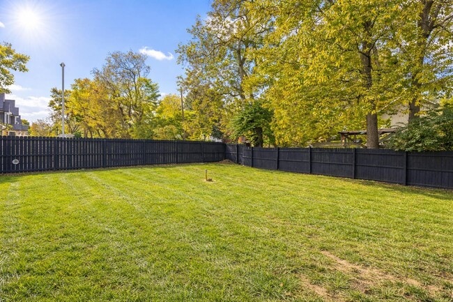 Building Photo - 2505 Eastway Dr