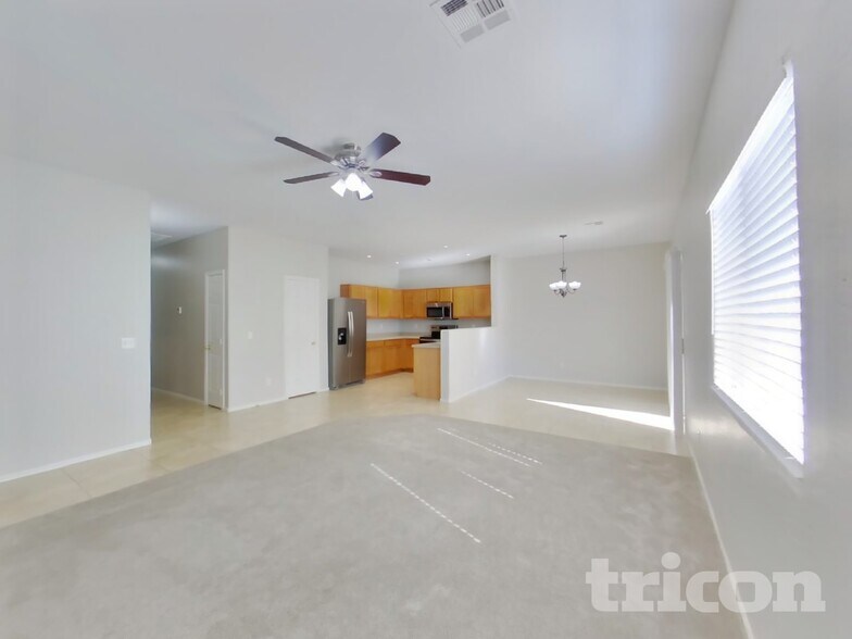 Building Photo - 2097 E Paso Fino Dr