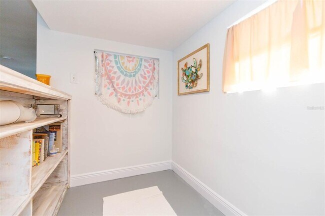 Building Photo - 4206 W Wisconsin Ave