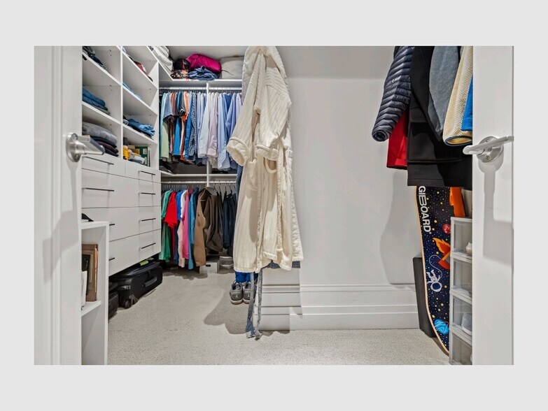 Building Photo - 901 D St NE