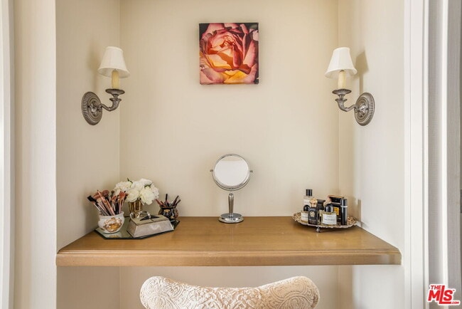 Building Photo - 10727 Wilshire Blvd