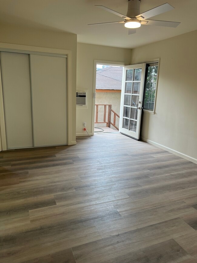 Building Photo - 12224 Beverly Blvd