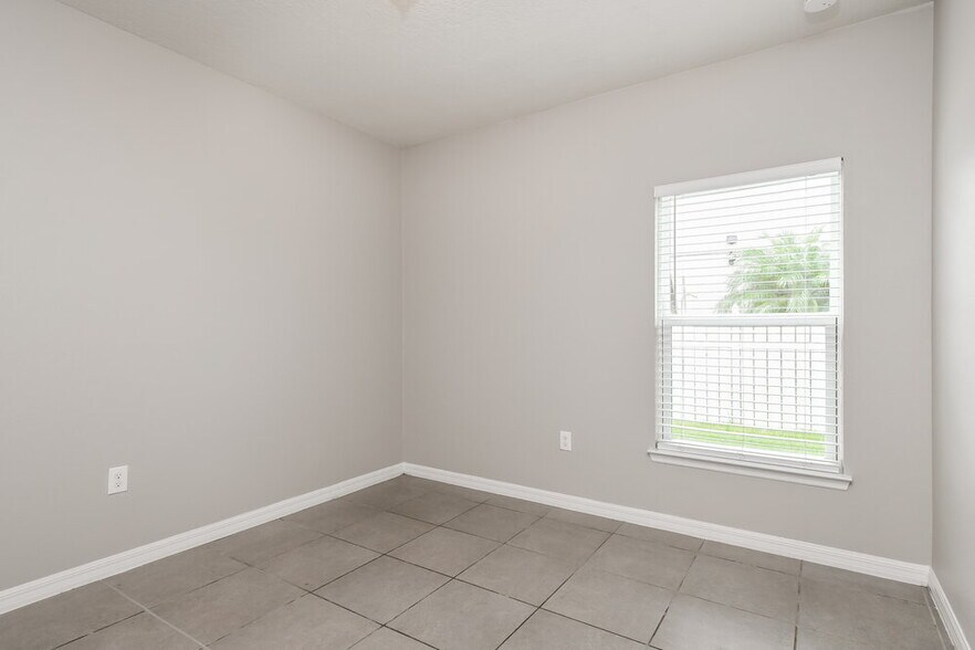 Building Photo - 1851 Superior Ct