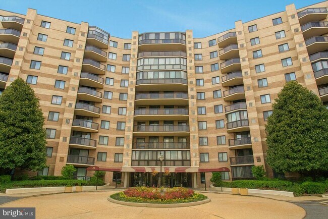 Building Photo - 8380 Greensboro Dr