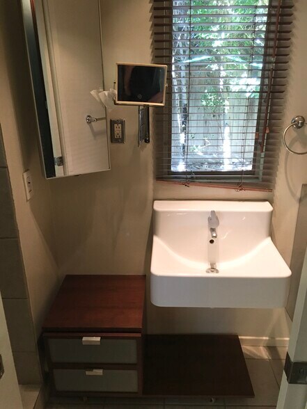 Building Photo - 501 S Calle Abronia