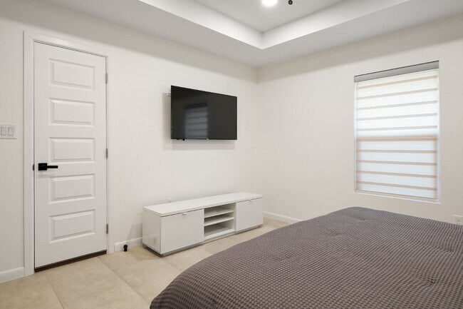 Building Photo - 211 N 8th St