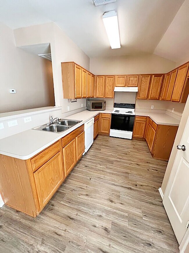 Building Photo - Great 3 Bdrm 2 Bath Home in North Denton Tx