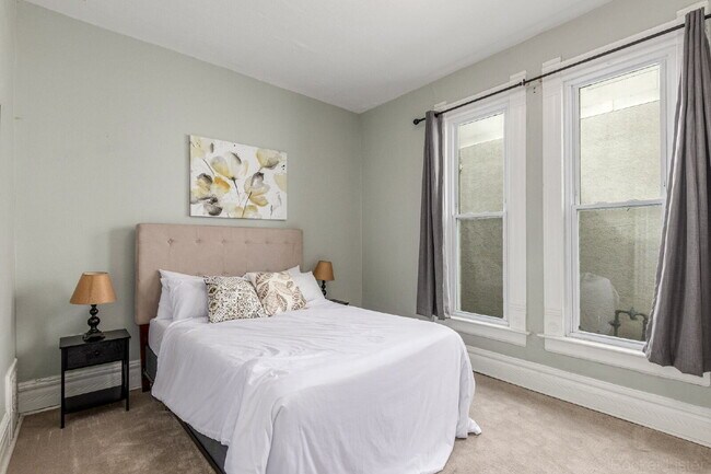 Building Photo - Lovely Victorian duplex for rent 2 bed / 1 bath