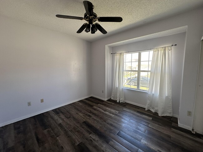 Building Photo - 41785 Independence Dr