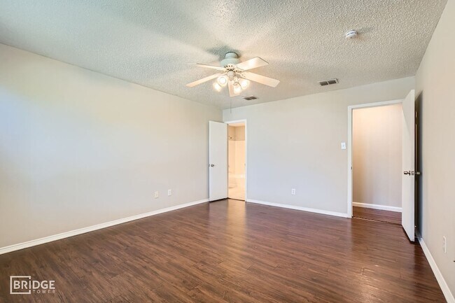 Building Photo - 1395 Stewart Dr