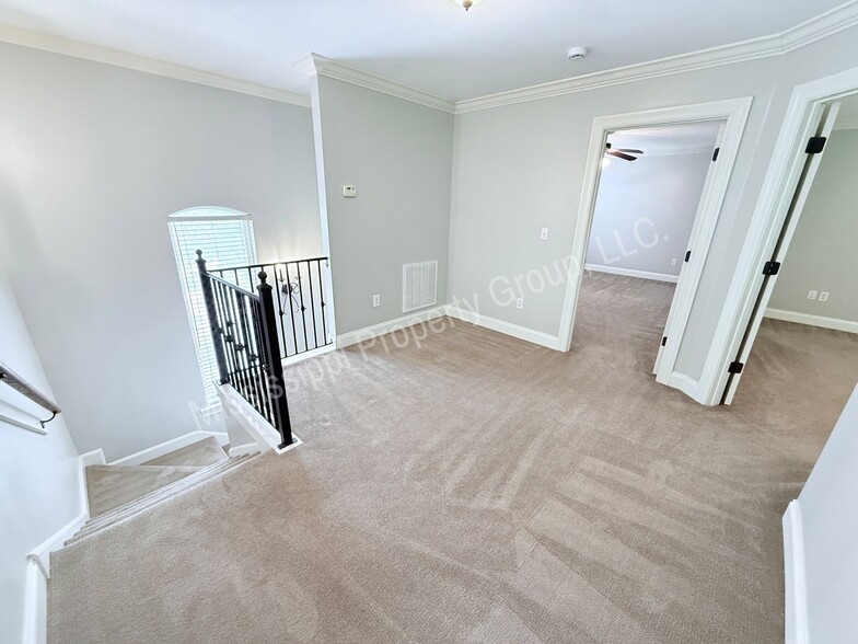 Building Photo - 120 Falls Grove