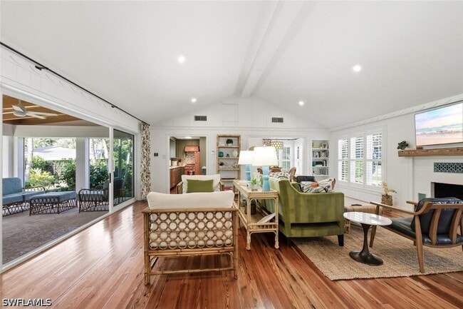 Building Photo - 92 10th Ave S