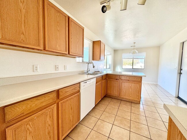 Building Photo - 3BR/2BA/2CG, 1337 sq.ft. rental in Sierra ...