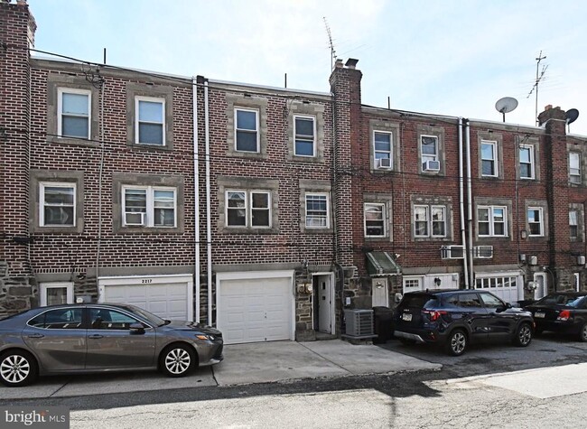 Building Photo - 2219 Ardmore Ave