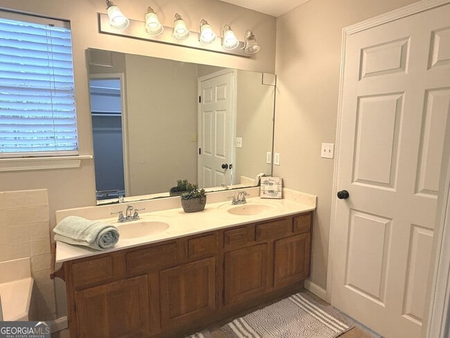 Building Photo - 303 Tamarac Trail