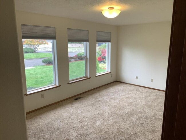Building Photo - 2931 Cedarwood Ct SE