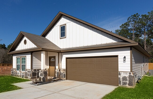 Primary Photo - 2336 Cedar Pl Dr