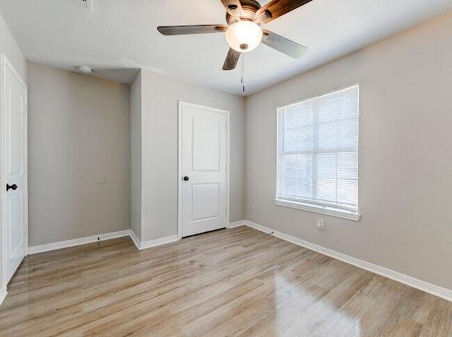 Building Photo - AVAILABLE NOW; APPLY ON OUR WESITE TODAY!