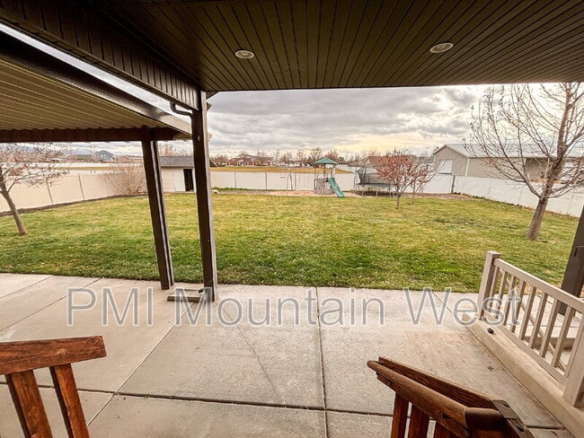 Building Photo - 2241 W 2475 N