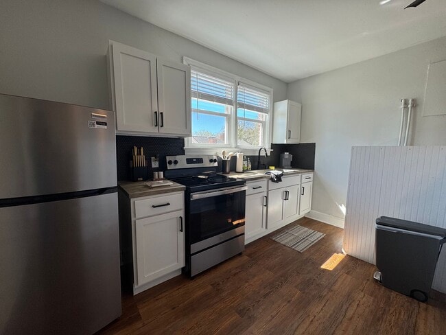 Building Photo - Pre-Leasing for the 26-27 School Year! - A...