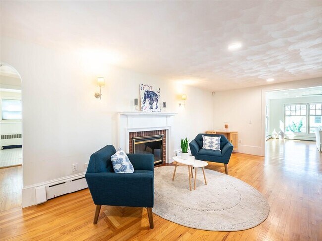 Building Photo - 573 Wolcott Ave
