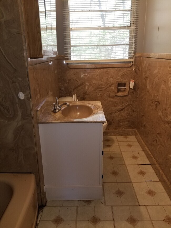 Building Photo - 3132 Charleston Dr